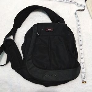 TUMI CROSSBODY SLING BAG EUC